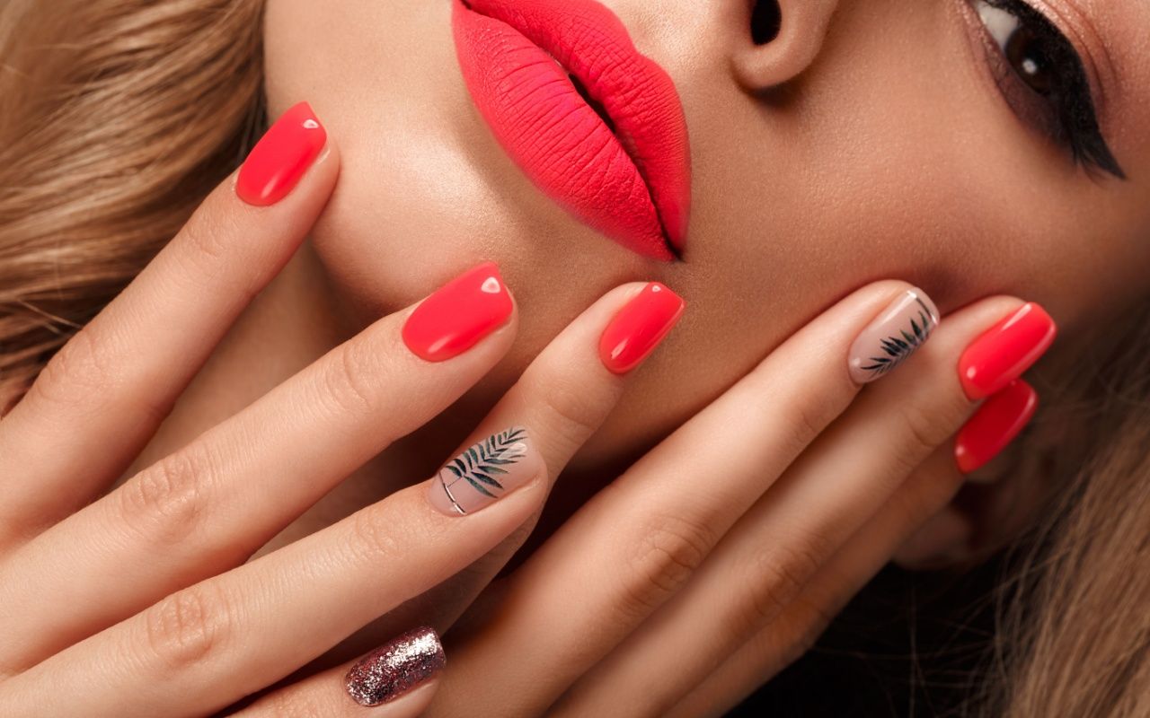 Unghii rosii de vara - Idei proaspete si vibrante - savyprofessional.ro