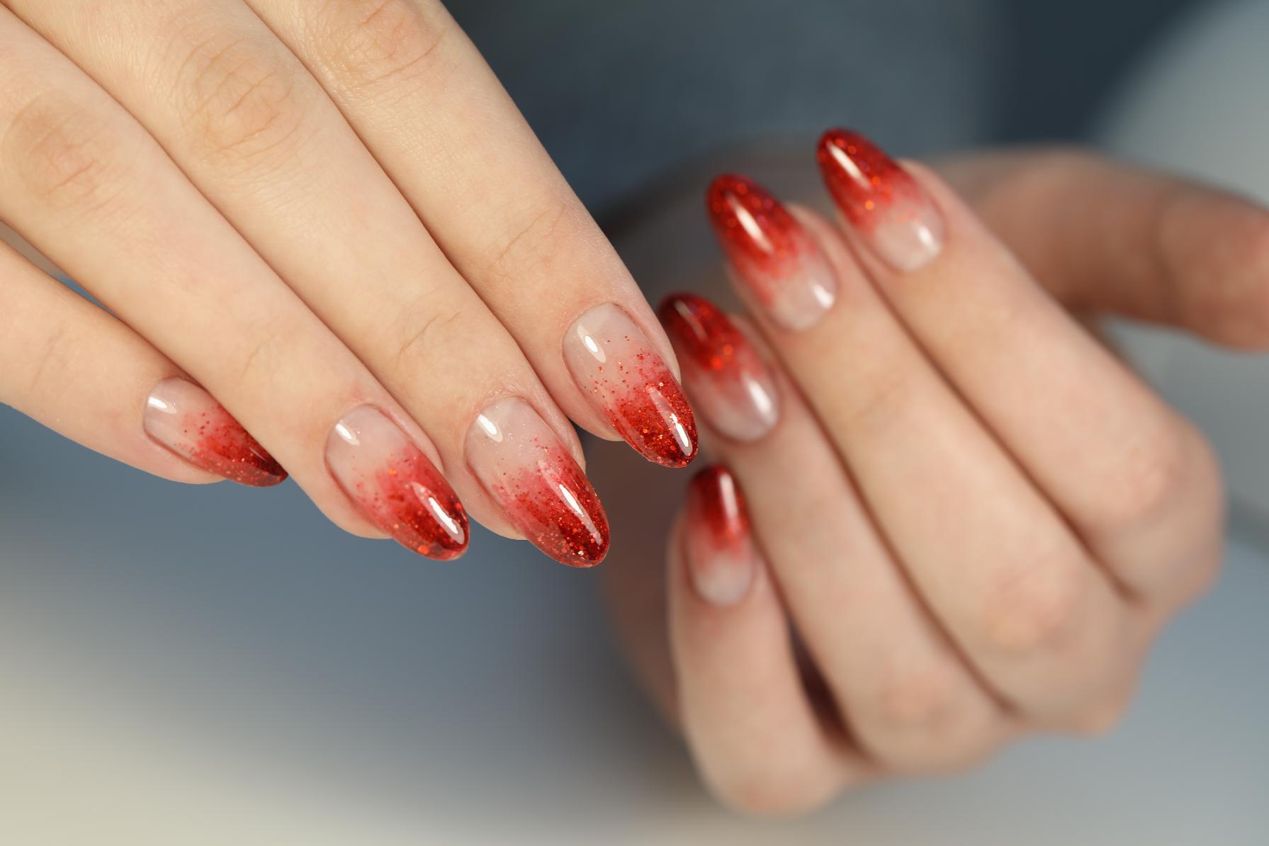 3. Modele unghii french rosu - manichiura cu french rosu ombre