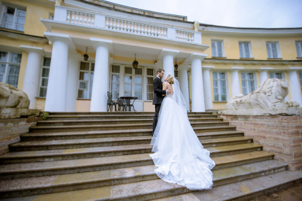 Executing your mission for the perfect James Bond wedding
