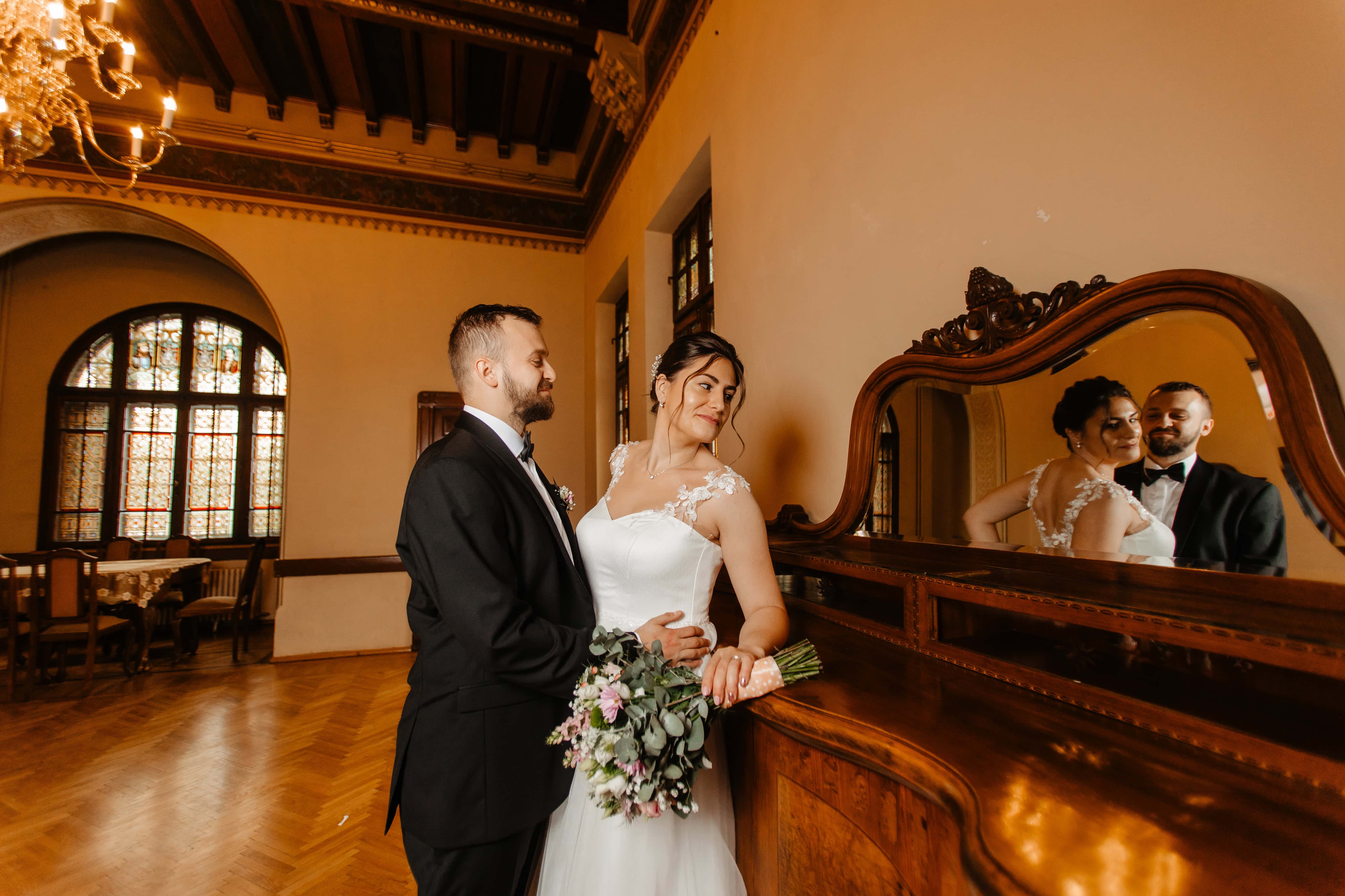 Planning your James Bond themed wedding - key elements