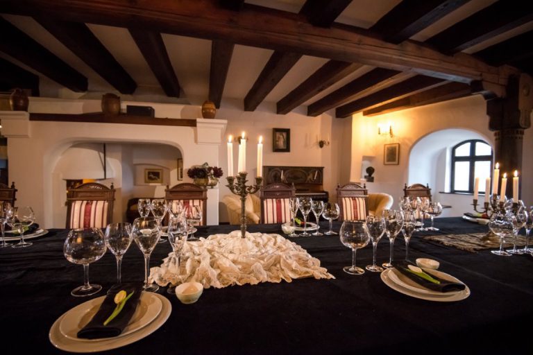2. Choosing the perfect venue for your wedding vision