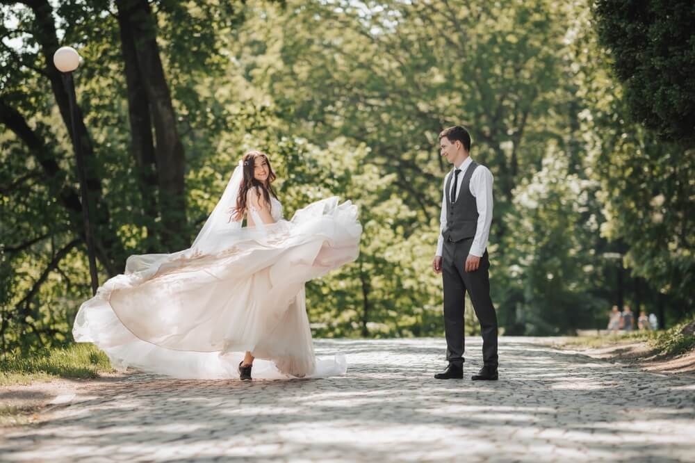 Green, regal & a little muddy - Shrek and Fiona-inspired wedding looks (Yes, even the dress!) (groom and bride)
