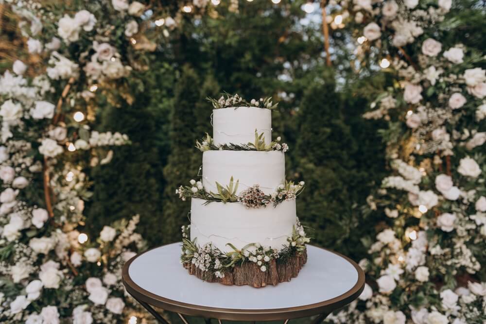 Grub, giggles, and green Icing - Food & cake for a wedding that's far from ordinary