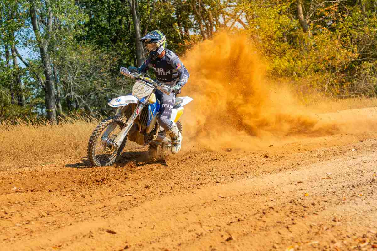 Tot ce trebuie să știi despre &icirc;ntreținerea unei motociclete enduro: ungere, curăţare, verificări şi mentenanţa sezonieră,11 - NordicaMoto